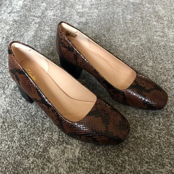 CLARKS Womens Heels Size 6 Snake Skin 2" Block Round Toe Comfort Loafers - Picture 1 of 6